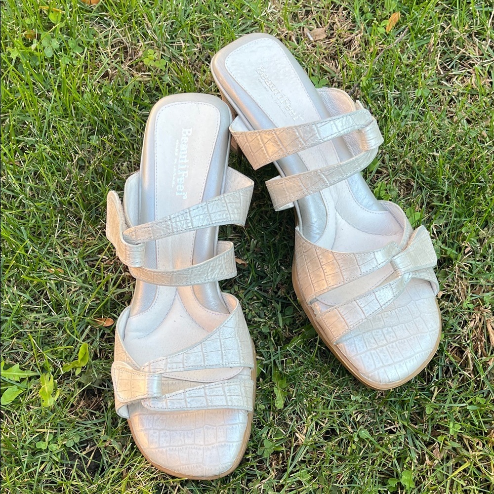Beautifeel 41 Light Tan Croc-Embossed Sandals new